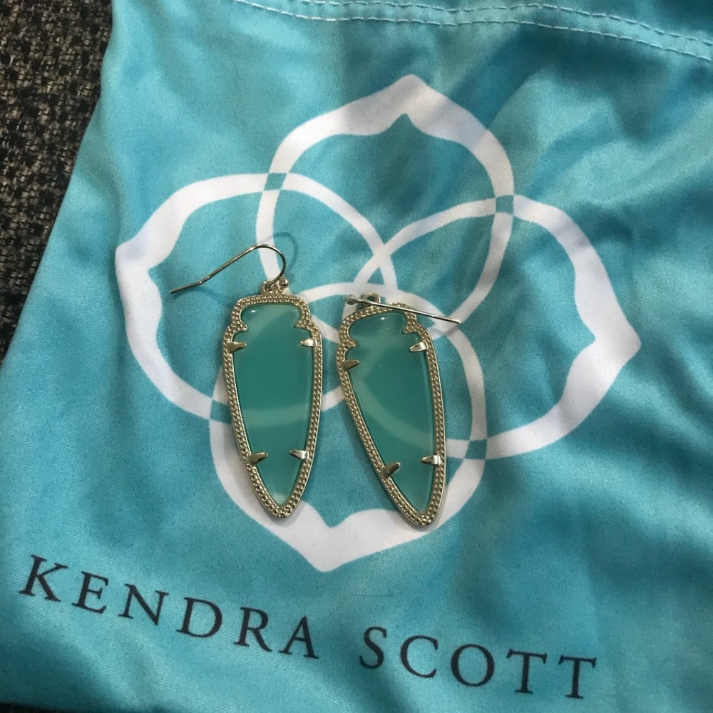 Kendra SCOTT Skylar earrings in Chalcedony.